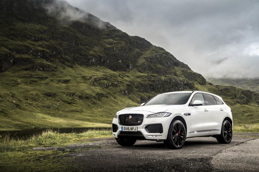  Jaguar F-Pace S 30d AWD 2016 года  (UK) (фото 17 из 30)